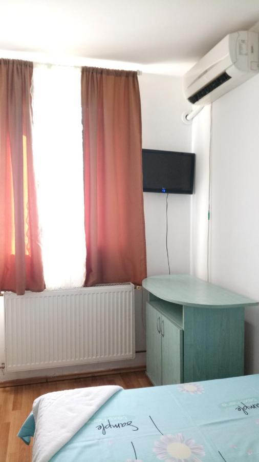 La Conu Iancu Hostel Ντρομπέτα-Τούρνου Σεβερίν Εξωτερικό φωτογραφία
